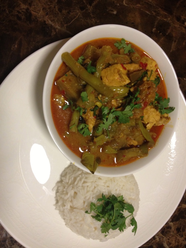 Red chicken curry with aubergine and green beans