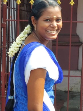 Pondicherry: Beautiful girl in the street